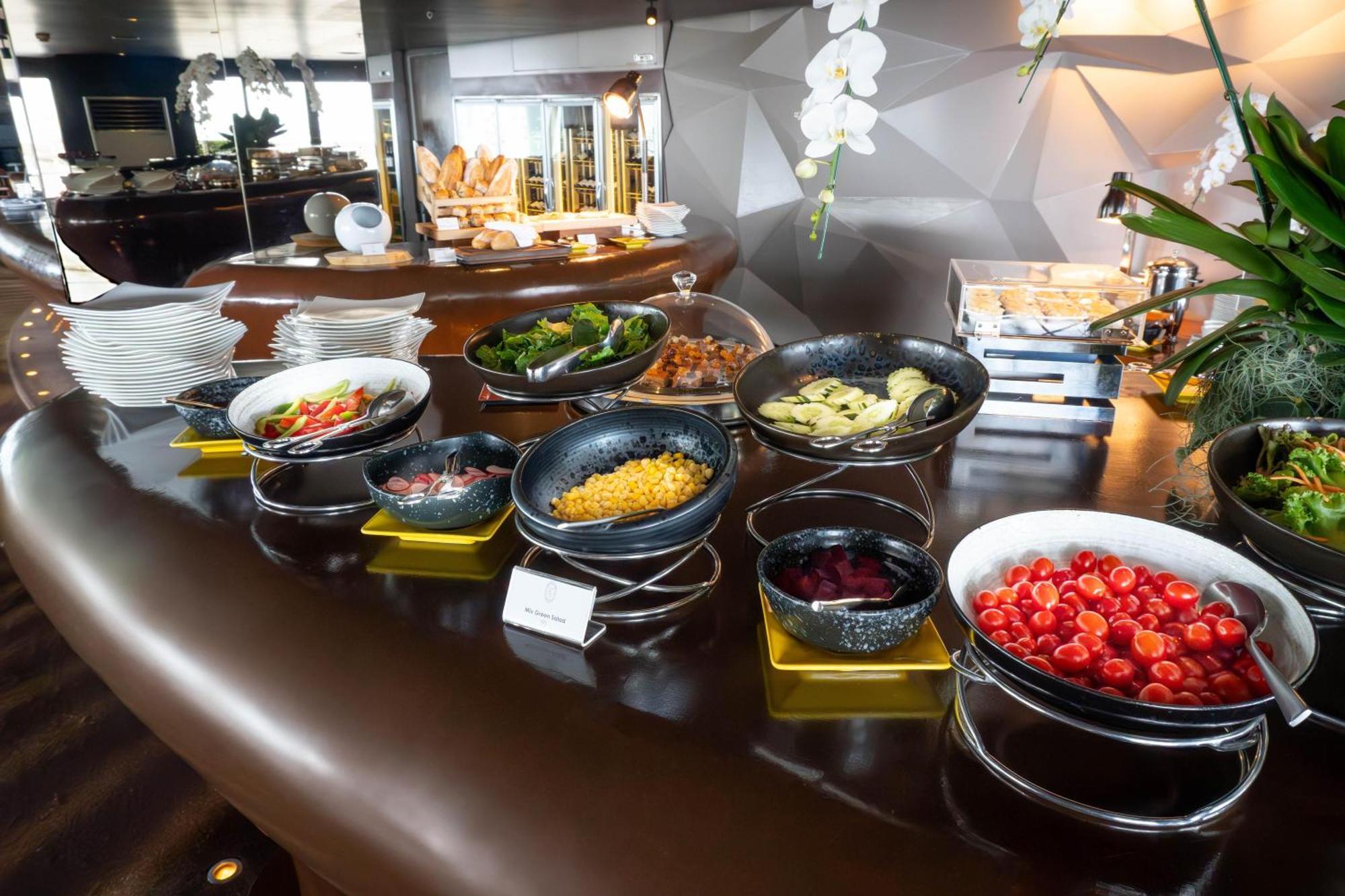 Lebua At State Tower Hotel Банкок Екстериор снимка A salad bar