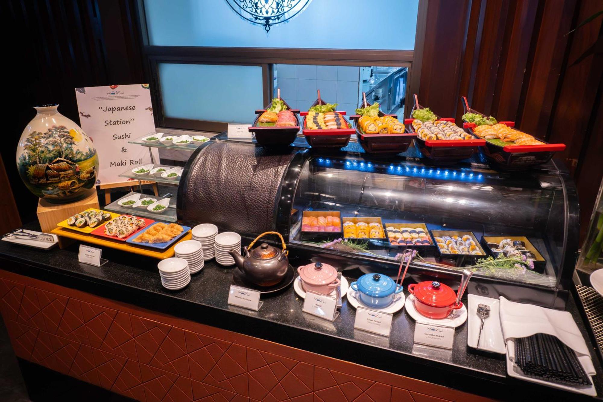Lebua At State Tower Hotel Банкок Екстериор снимка A sushi bar