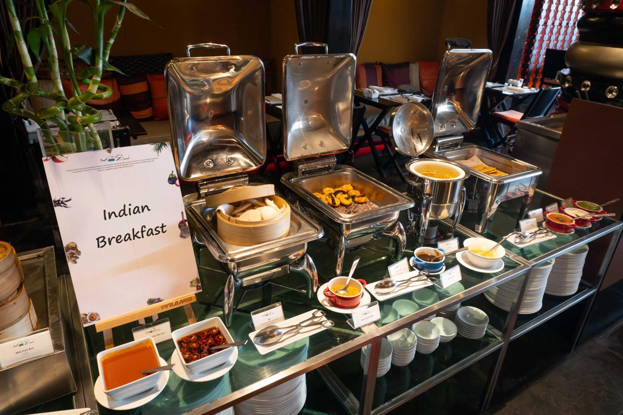 Lebua At State Tower Hotel Банкок Екстериор снимка Indian breakfast at a hotel in Malaysia