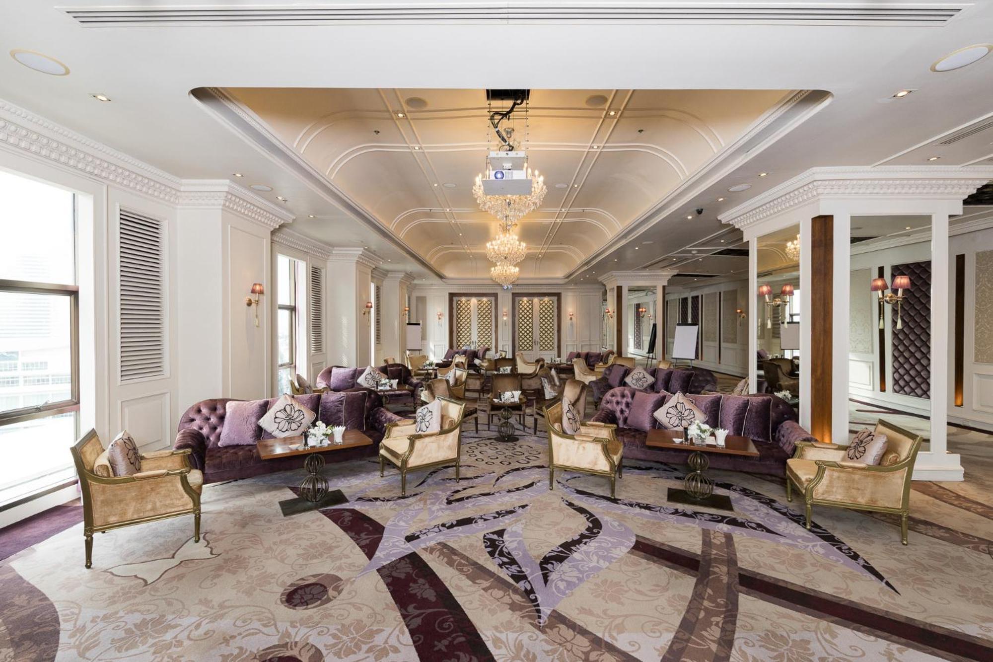 Lebua At State Tower Hotel Банкок Екстериор снимка The interior of the hotel