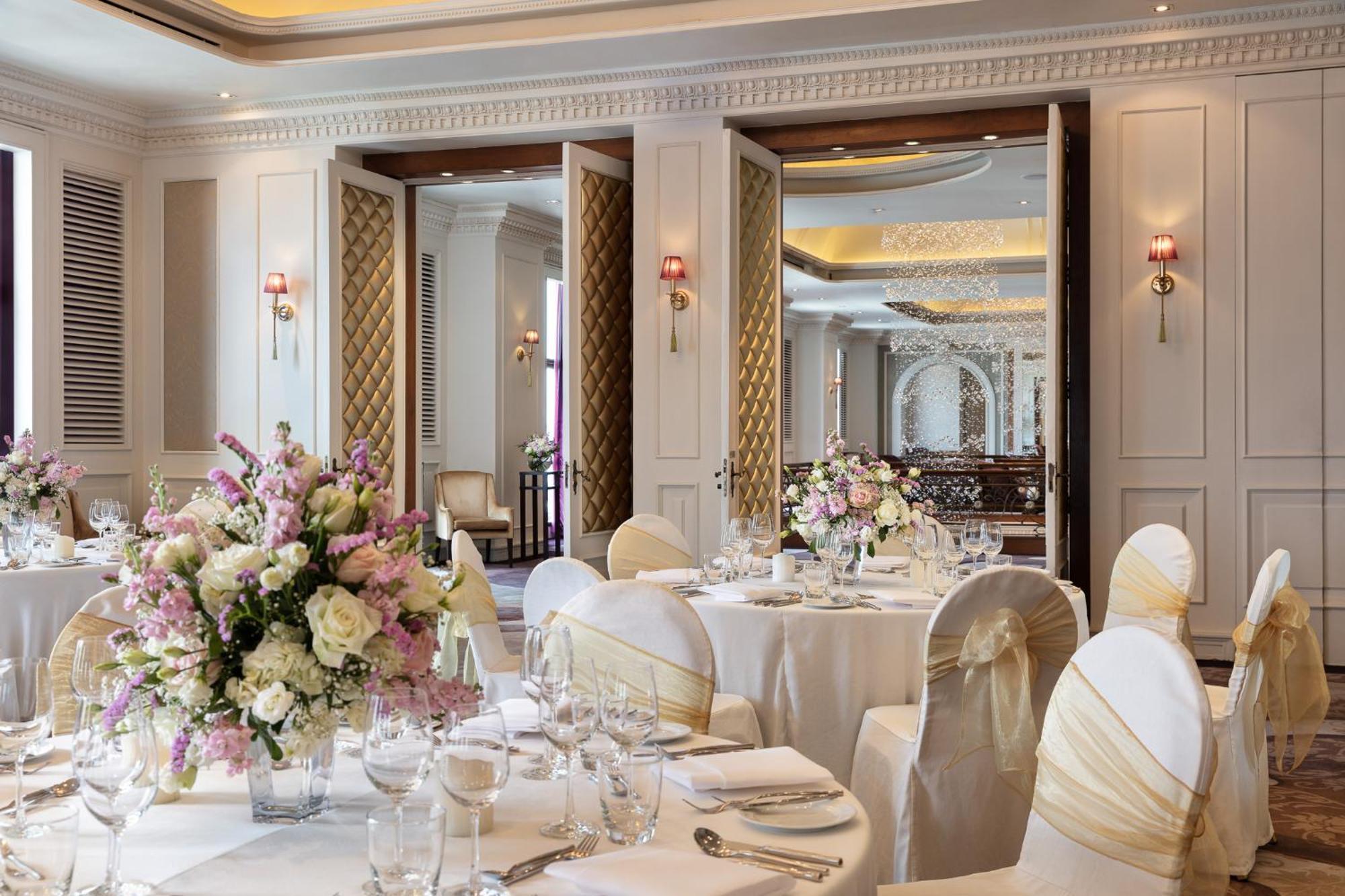 Lebua At State Tower Hotel Банкок Екстериор снимка The ballroom at The Imperial